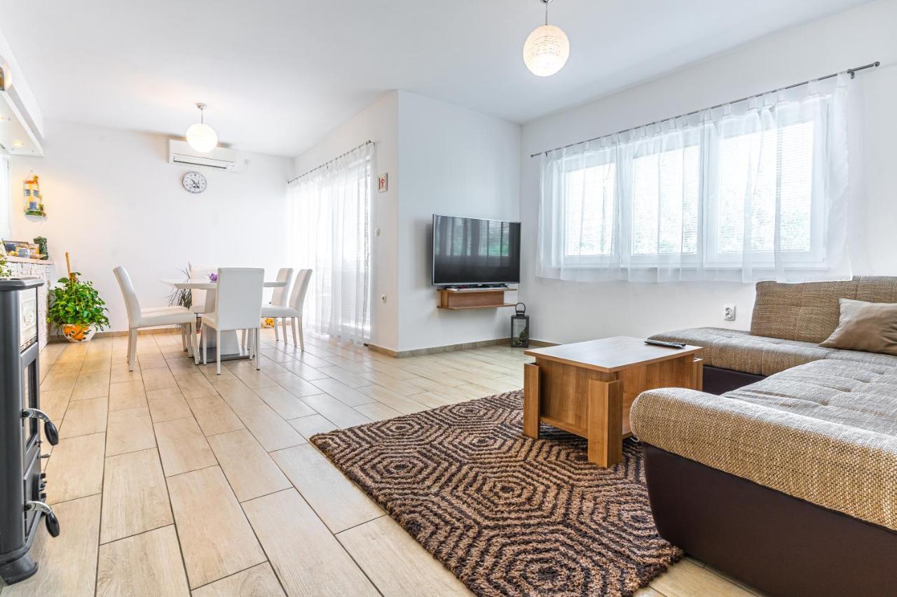 Apartment Nina