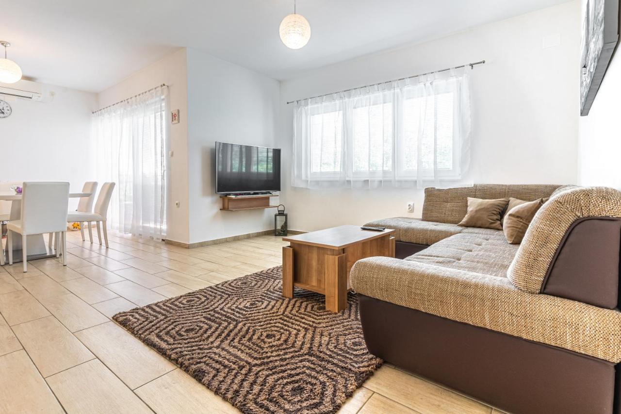 Apartment Nina Maslenica