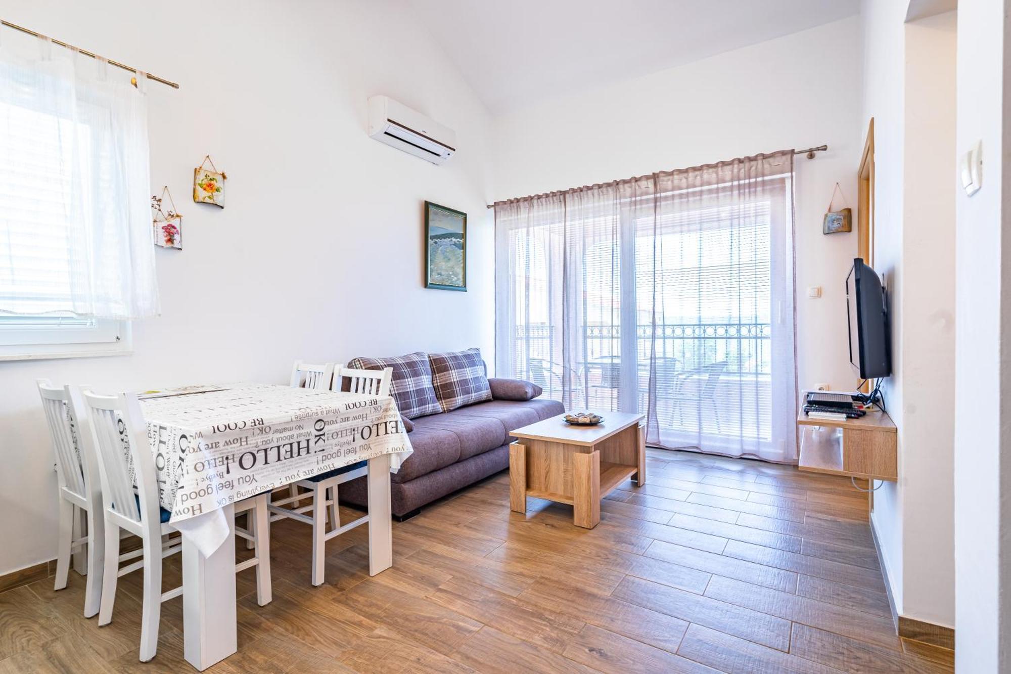 Apartment Nina Maslenica